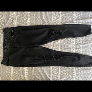 Black skinny jeans w/ rips